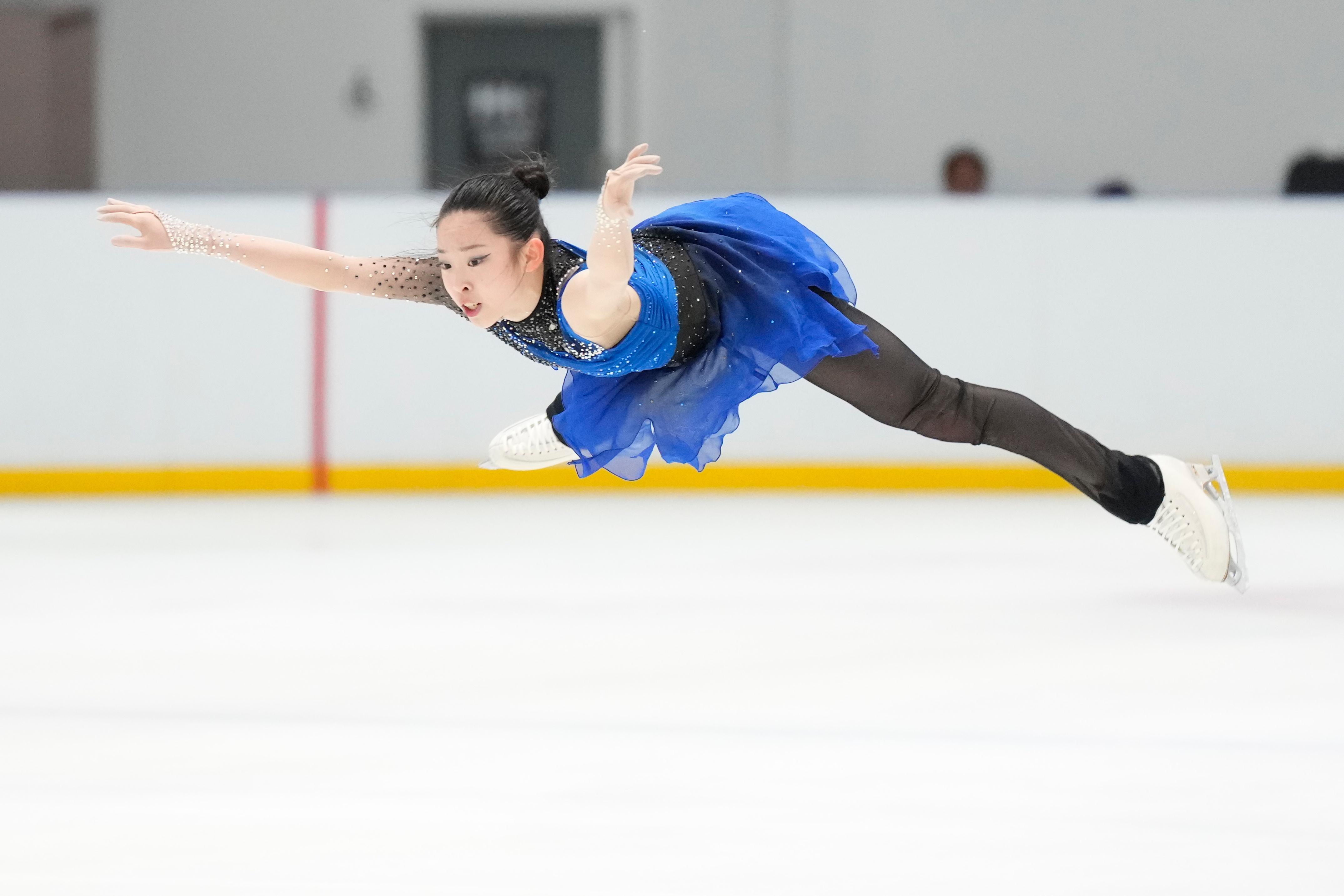 (圖)Taiwan’s Tsai Yu-feng (right) won gold in the junior women’s group at the 2023 Asian Open Figure Skating Trophy.